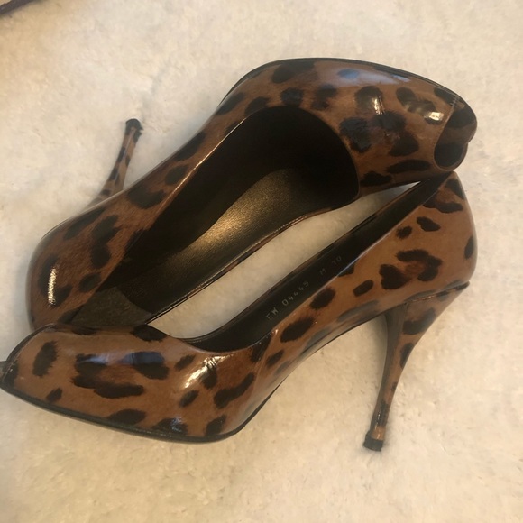 Stuart Weizmann Rolling Jaguar Pump - Picture 4 of 5